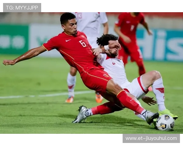 传统阵容足球战术革新与现代足球风格融合的探索与分析