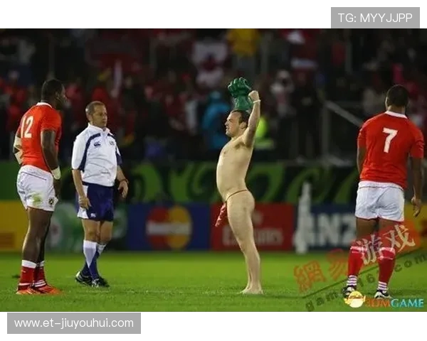 当末日笼罩球场丧尸与人类在绿茵上展开最后的生死足球对决